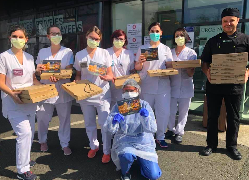 Photo du franchisé du Mans, après un don de pizzas au personnel soignant
