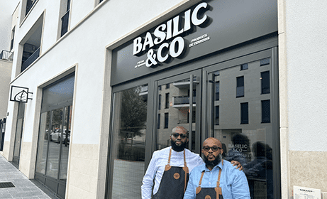 Thibaut Hamel et Cédric Hoffer devant leur restaurant Basilic & Co de Chatenay-Malabry